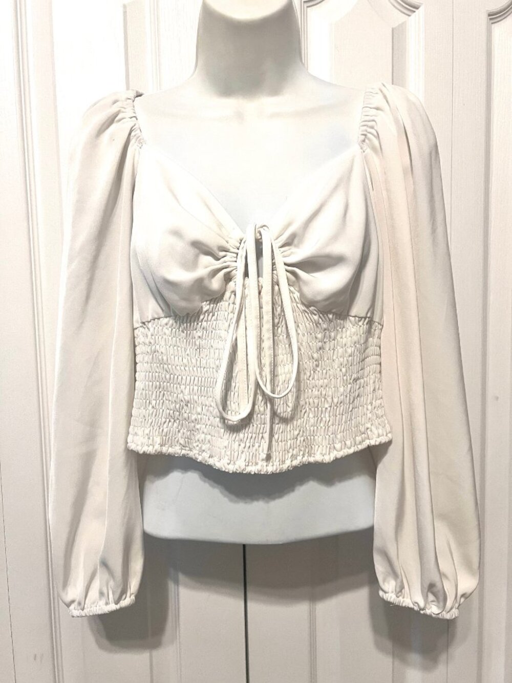 Michel Women's Cropped Ruched Pheasant Puffy Lone Sleeve Cut out Med. White top